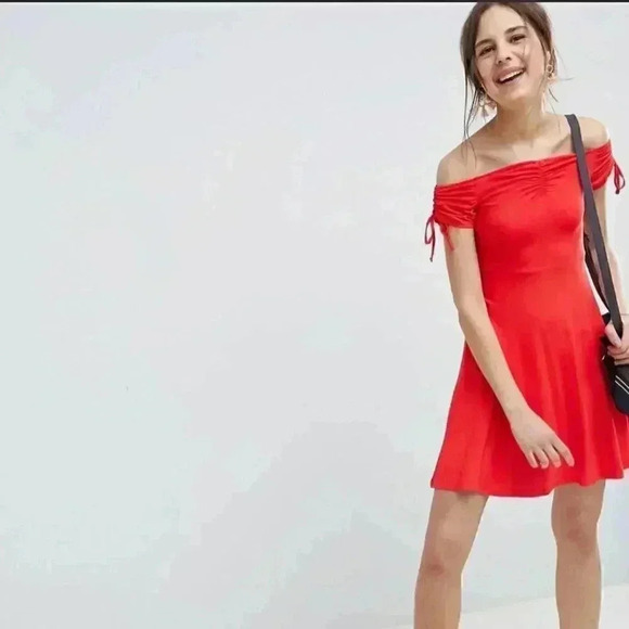 Red off shoulder sundress - Picture 1 of 7